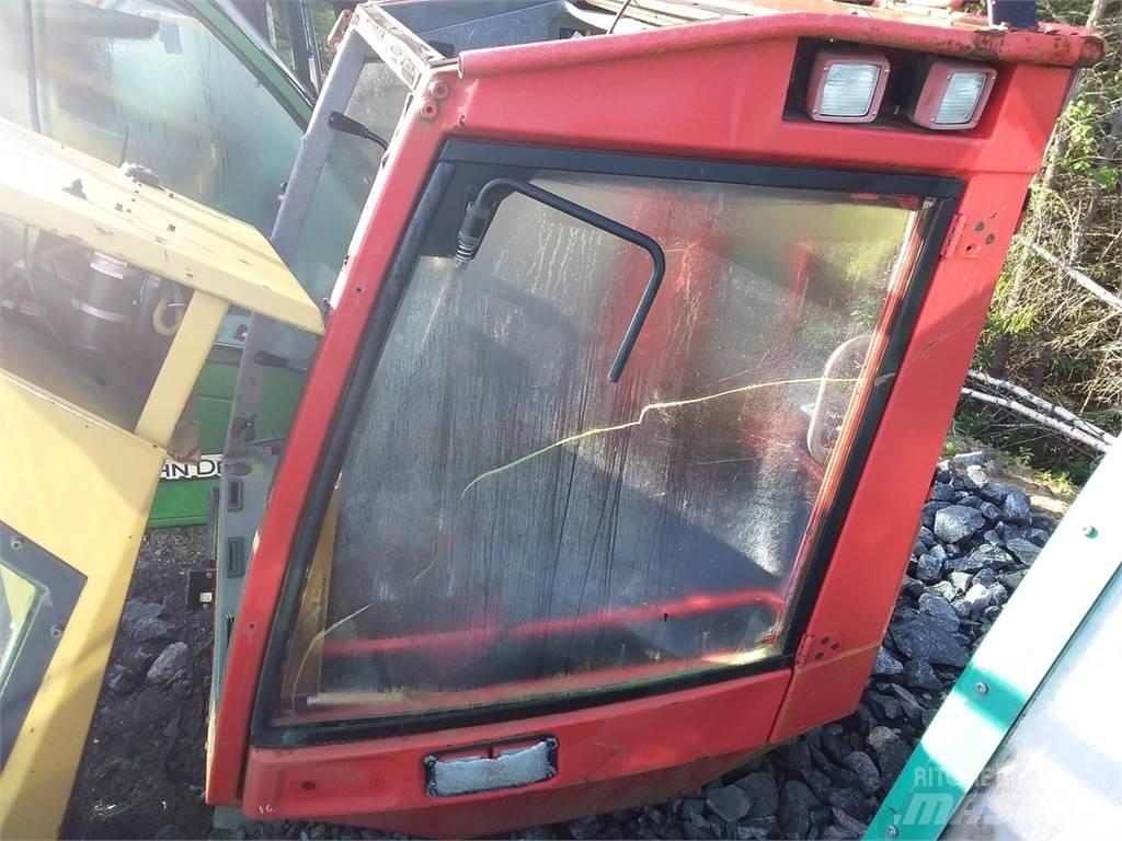 Komatsu 911.5 Kabiny a interiér