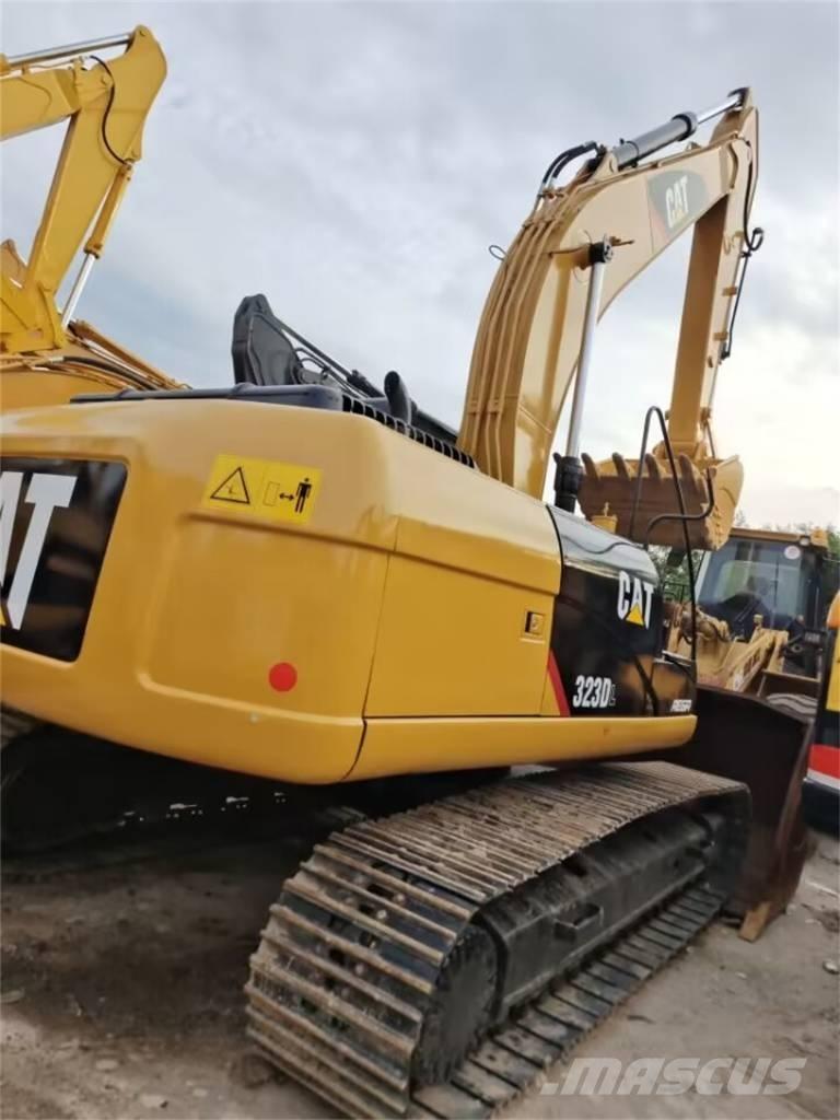 CAT 323 D Pásová rýpadla