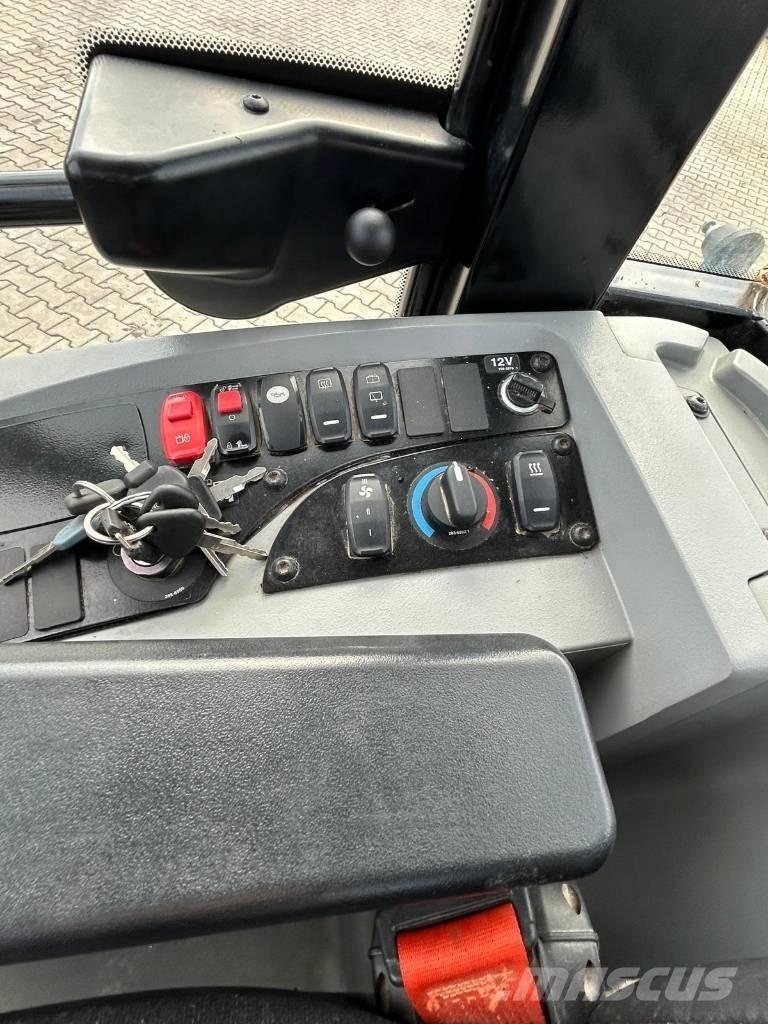 CAT 907 M Kolové nakladače
