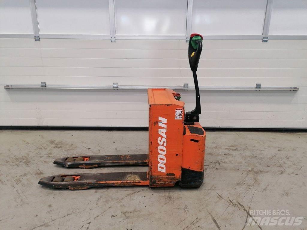 Doosan LEDH20M Nízkozdvižný vozík