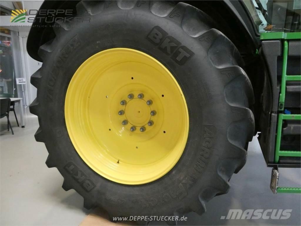 John Deere 6250R Traktory
