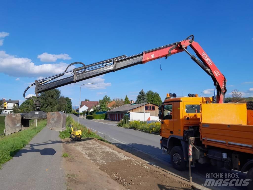 Fassi 130 Nakládací jeřáby