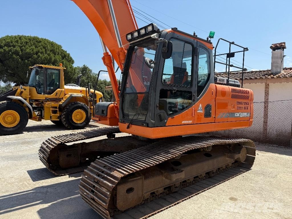  Dossan DX 225LC 3 Pásová rýpadla