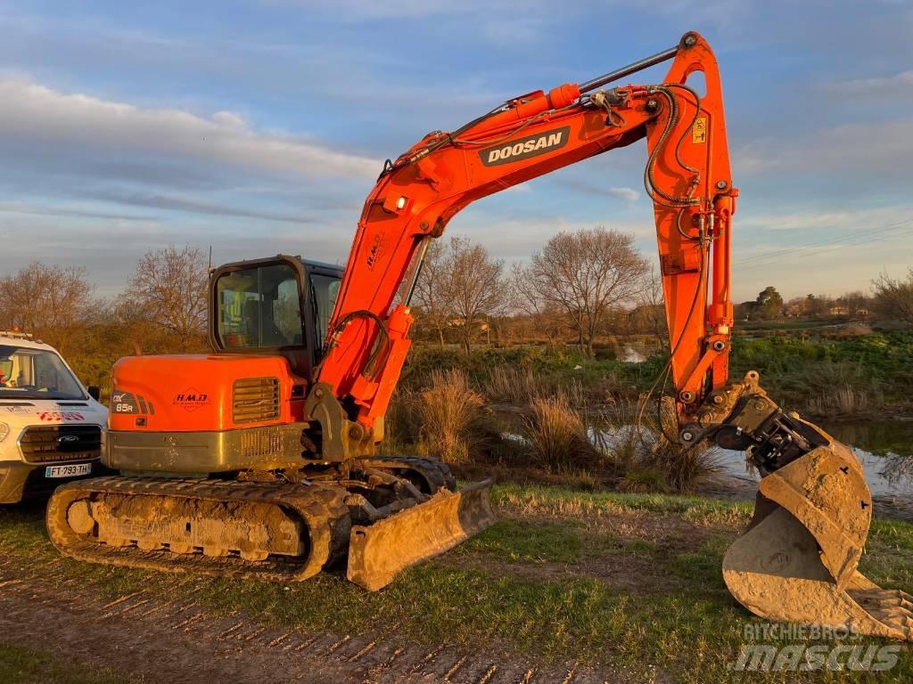 Doosan DX 85 R-3 Midi excavators  7t - 12t
