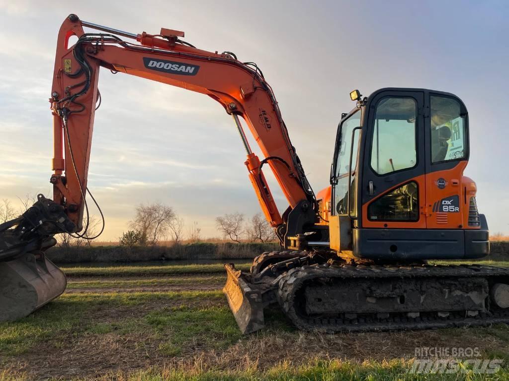 Doosan DX 85 R-3 Midi excavators  7t - 12t