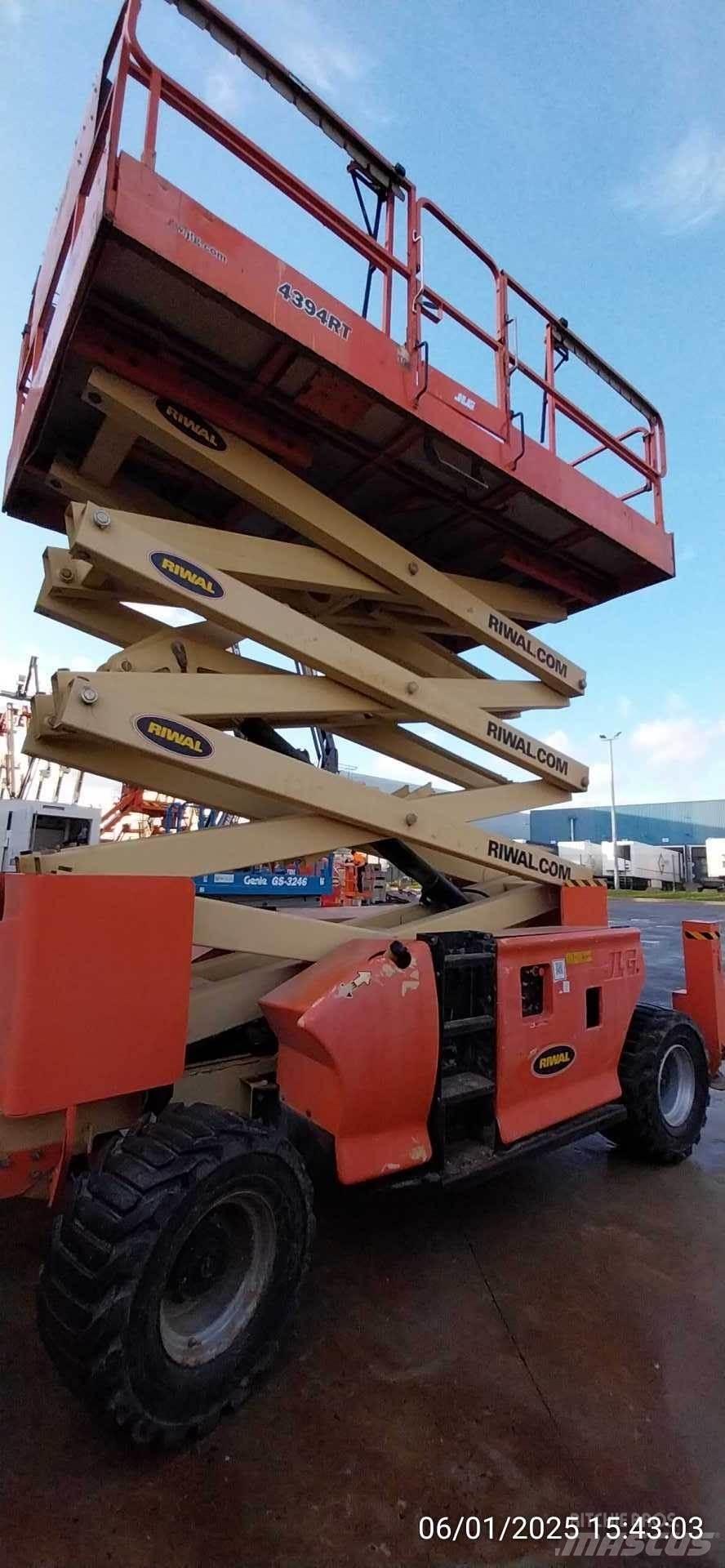 JLG 4394RT Nůžková zvedací plošina