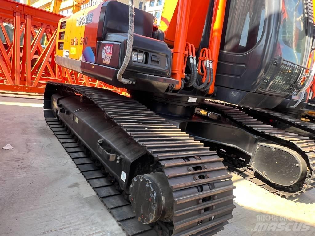 Hitachi ZX200 Pásová rýpadla