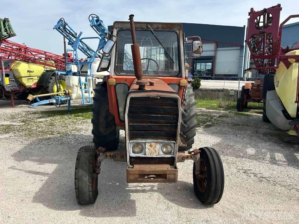 Massey Ferguson 590 Traktory