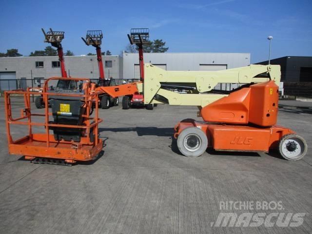 JLG E400 AJP (817) Kompaktní samohybné kloubové plošiny
