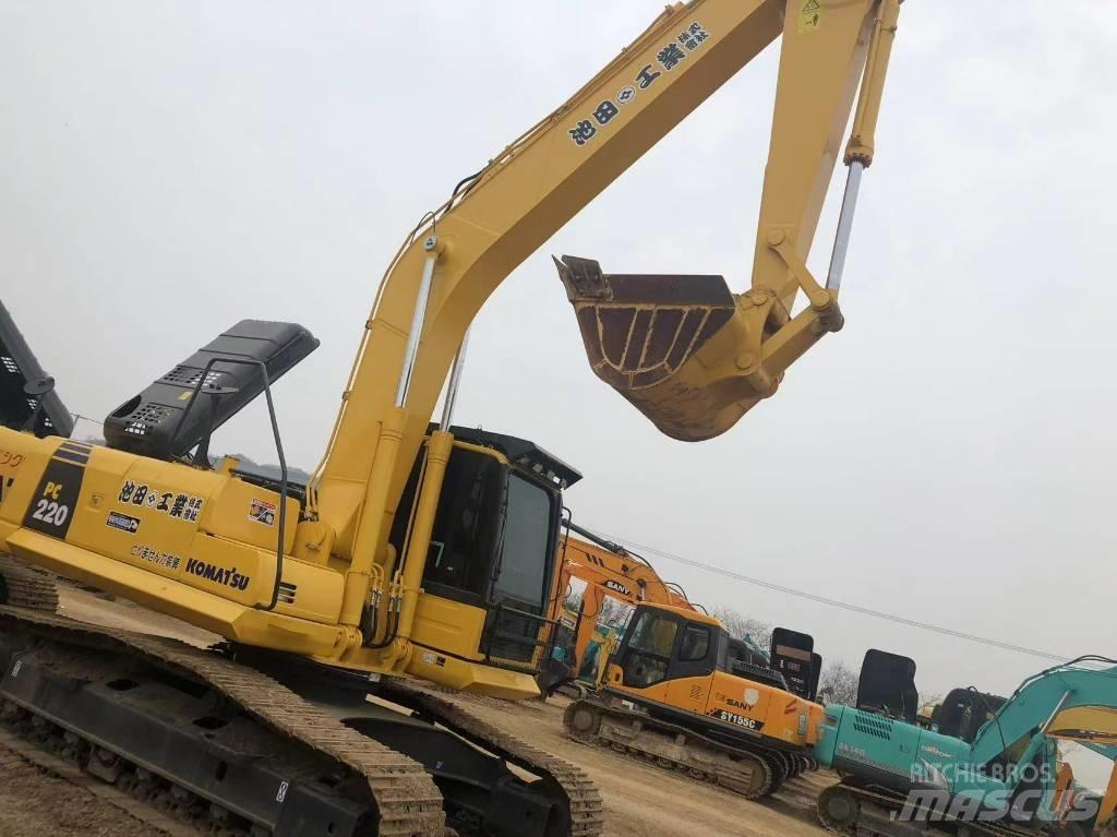Komatsu 220-8 Pásová rýpadla