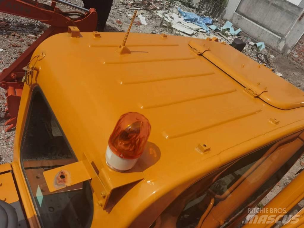 Hyundai R215VS Pásová rýpadla