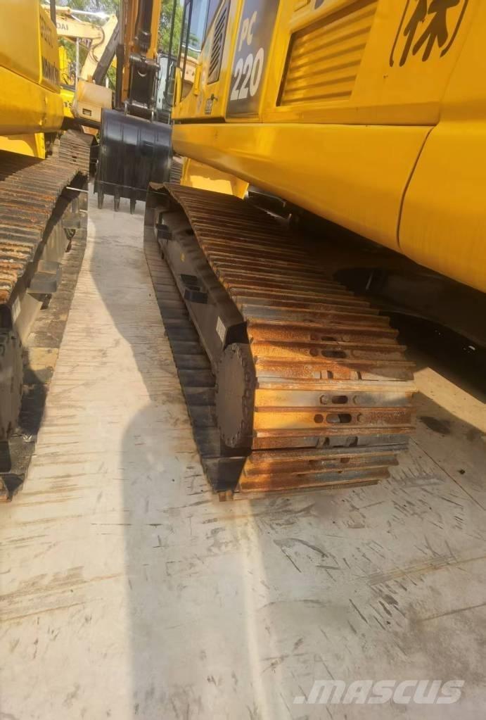 Komatsu PC 220-8 Pásová rýpadla