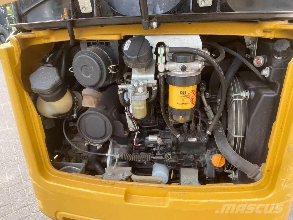 CAT 301,7D Mini rýpadla < 7t