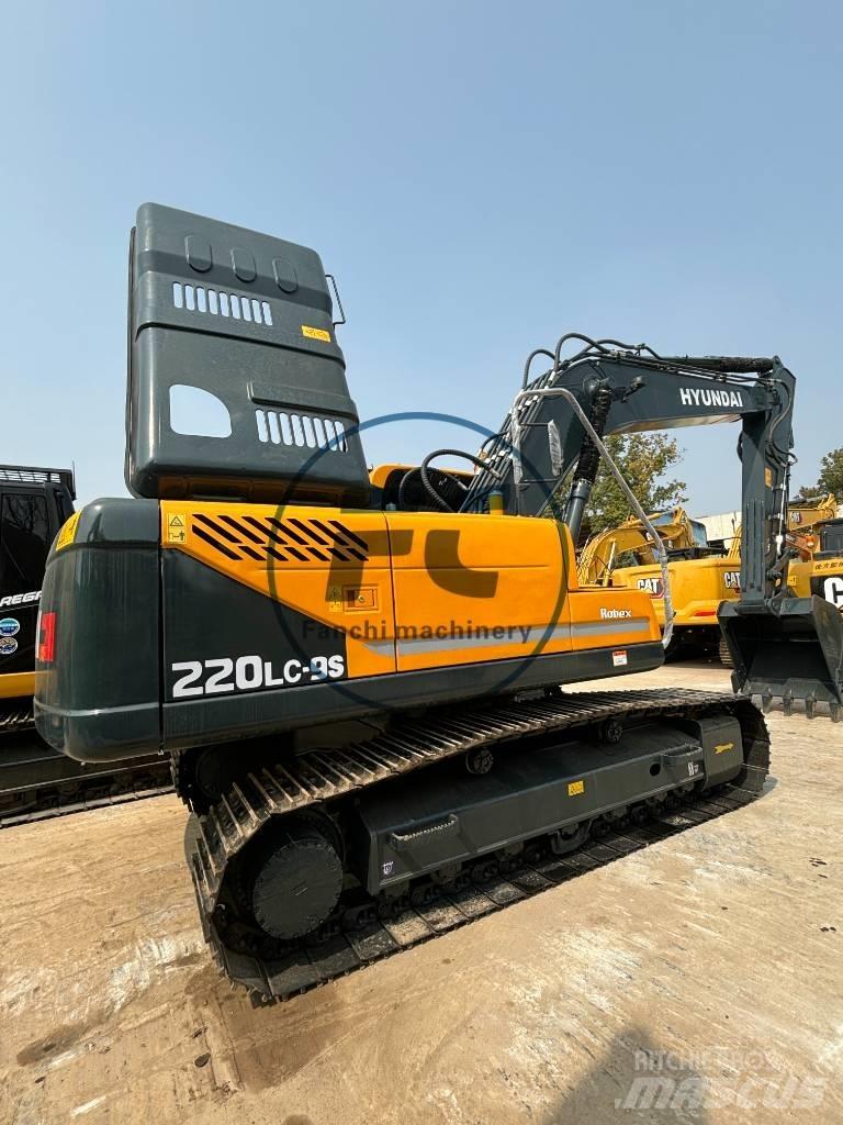 Hyundai 220LC Midi rýpadla 7t - 12t