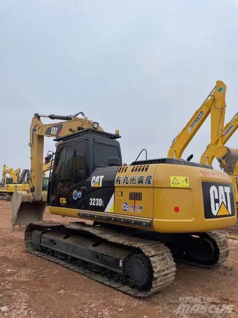 CAT 323 D L Pásová rýpadla