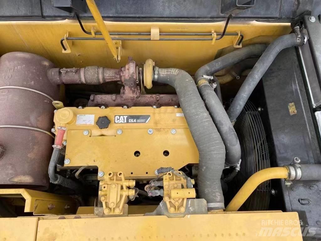 CAT 323 D L Pásová rýpadla