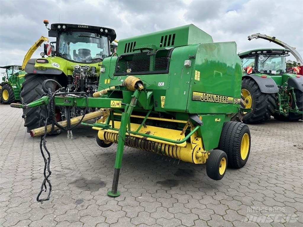 John Deere 575 Lis na válcové balíky