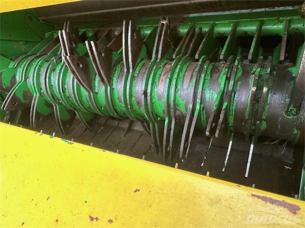 John Deere 575 Lis na válcové balíky