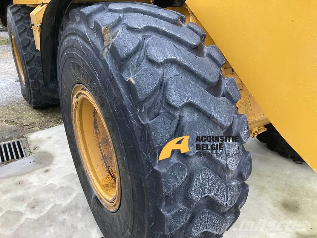 CAT 930M Kolové nakladače