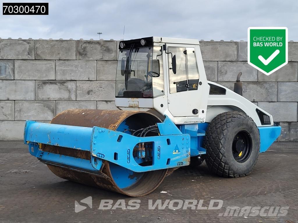 Bomag BW213 D-4 Tahačové válce
