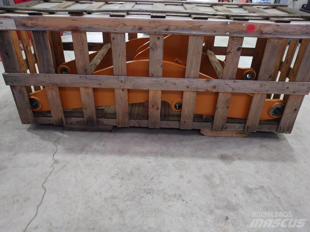CASE 821G Výložníky a lžíce