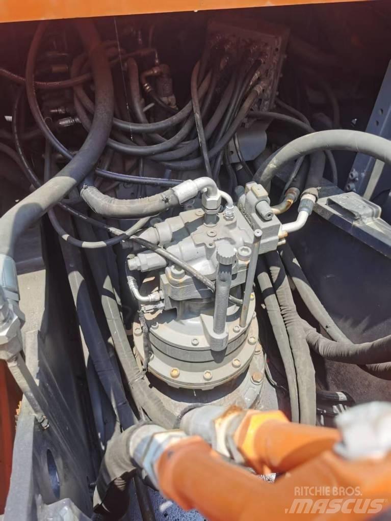 Hitachi ZX 210 Pásová rýpadla