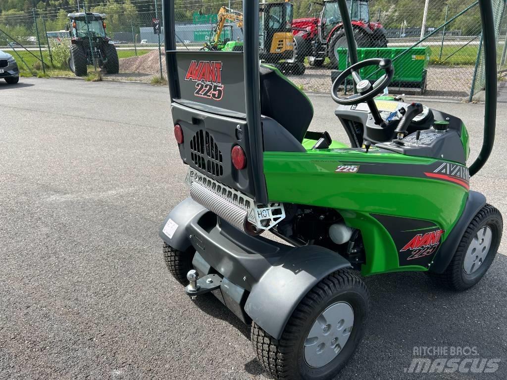 Avant 225 Smykem řízené nakladače