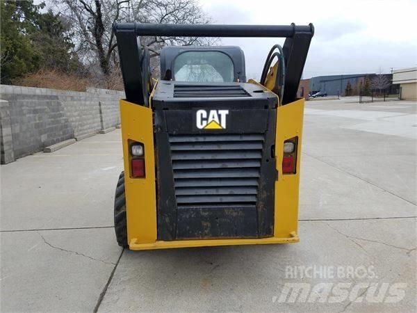 CAT 272 D Smykem řízené nakladače