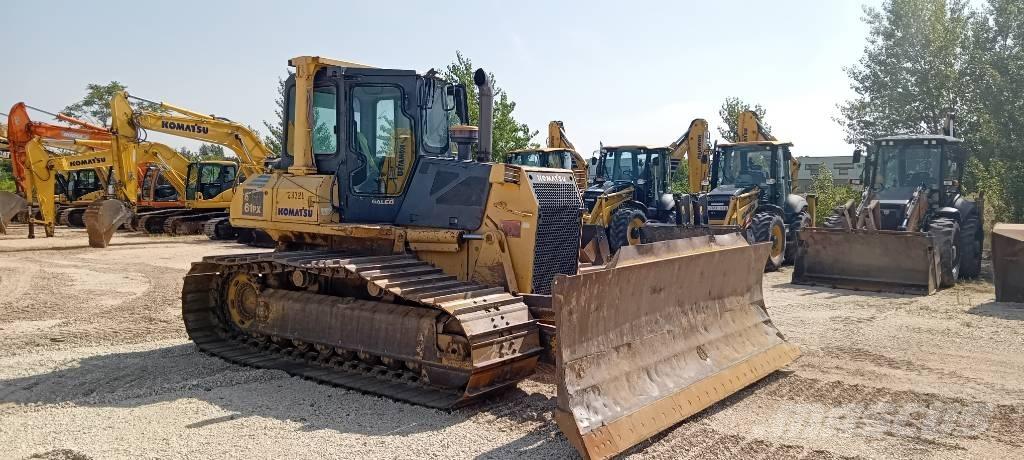 Komatsu D61EX-15 Pásové dozery