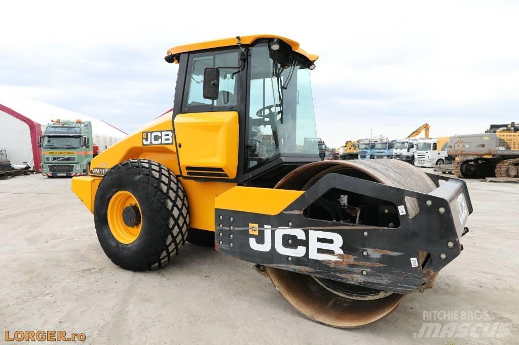 JCB VM 117 Půdní kompaktory
