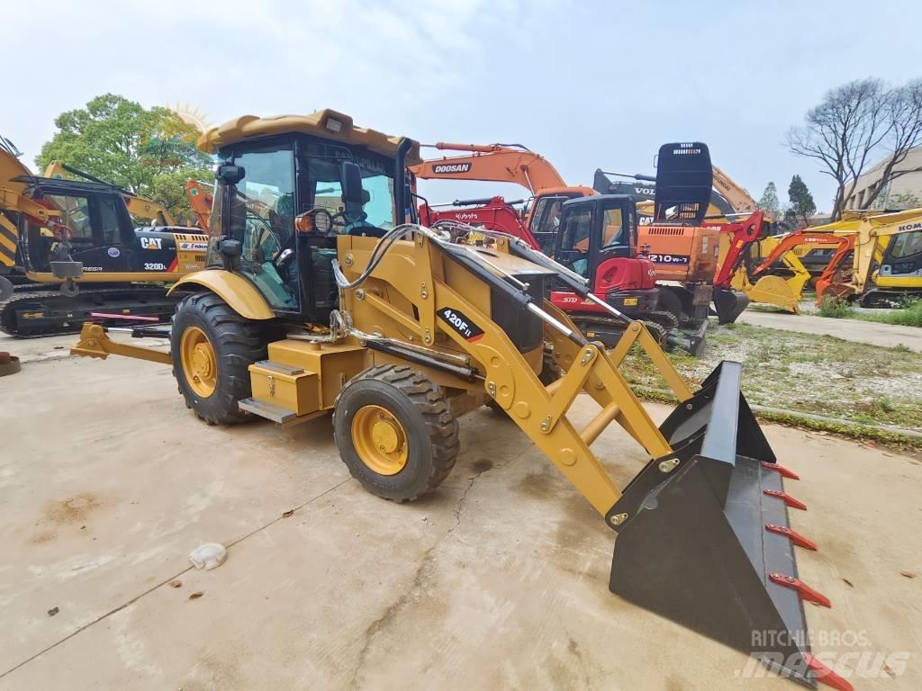 CAT 420F Rýpadlo-nakladače
