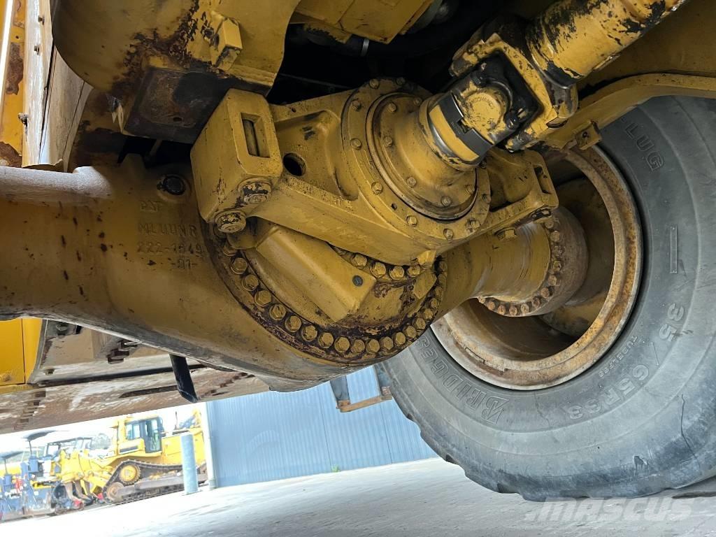 CAT 988H Kolové nakladače