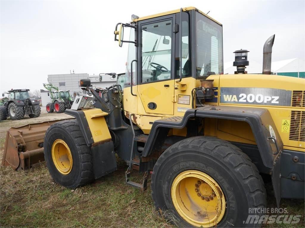 Komatsu WA 200 PZ Kolové nakladače