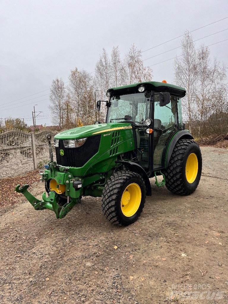 John Deere 5105 GF Traktory