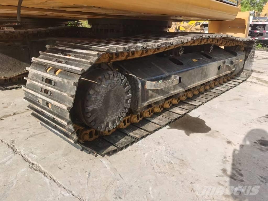 CAT 320D2 Pásová rýpadla