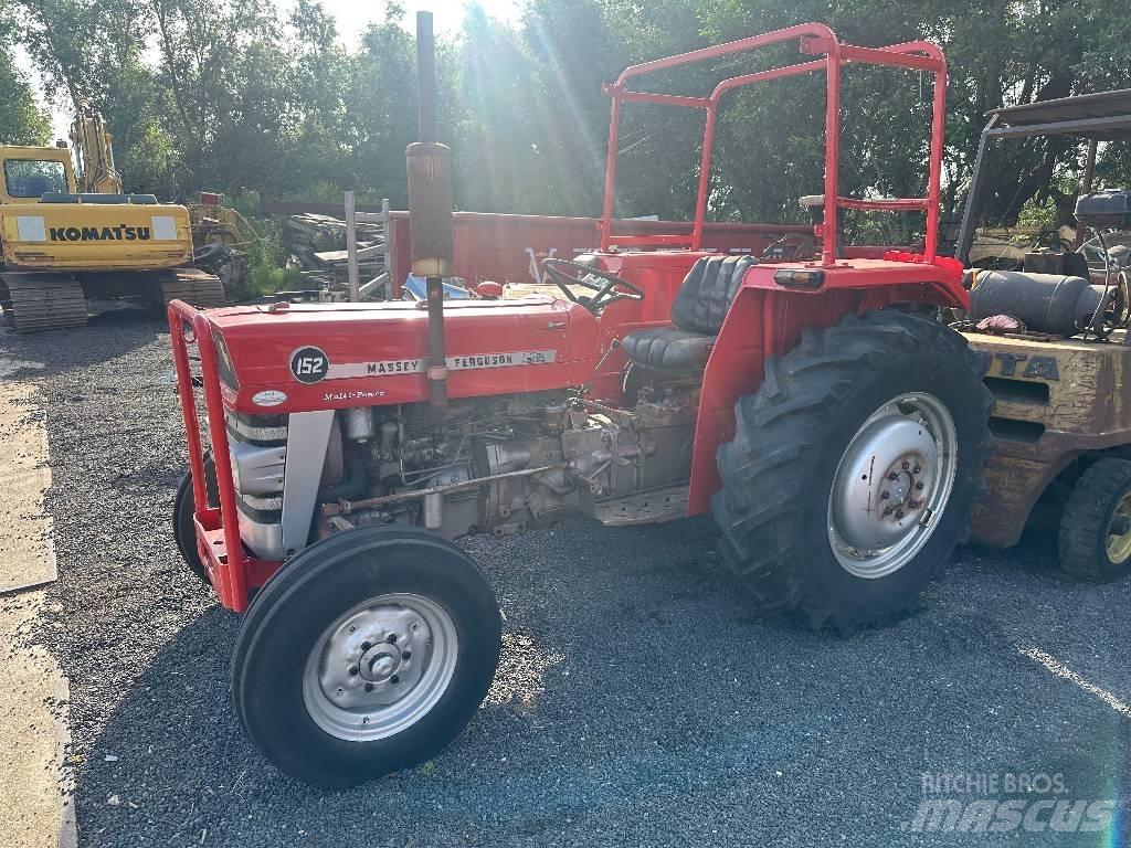 Massey Ferguson 152 Traktory