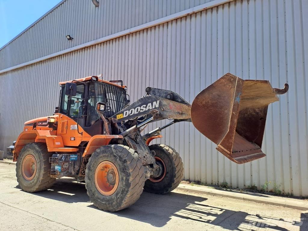 Doosan DL 250 Kolové nakladače