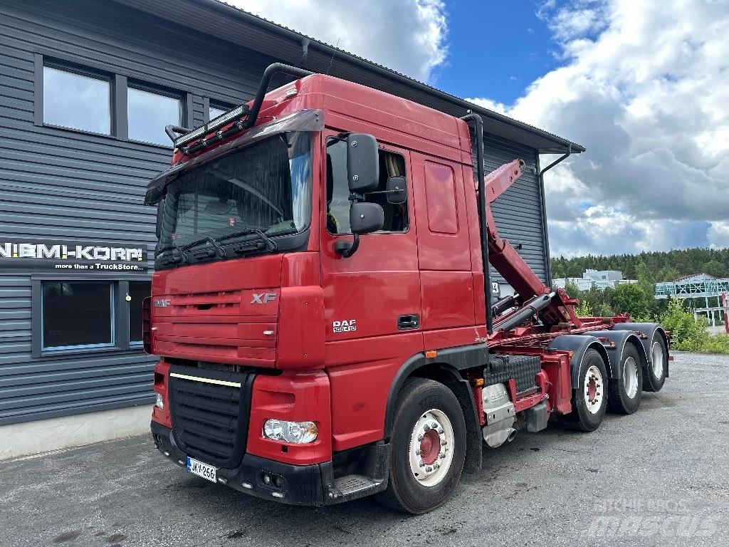 DAF XF105.410 8x2 Hákový nosič kontejnerů