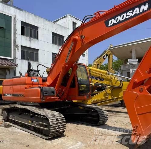 Doosan DX225LC Pásová rýpadla