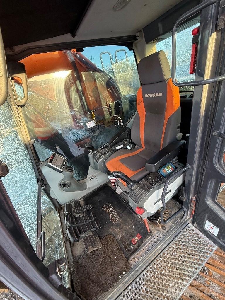 Doosan DX 300 lc 5 Pásová rýpadla