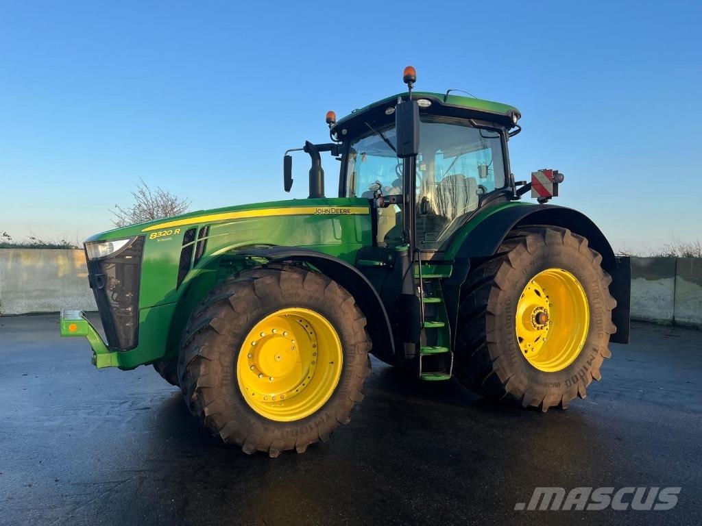 John Deere 8320 R Traktory