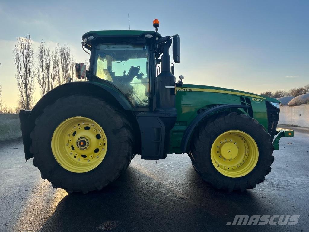 John Deere 8320 R Traktory