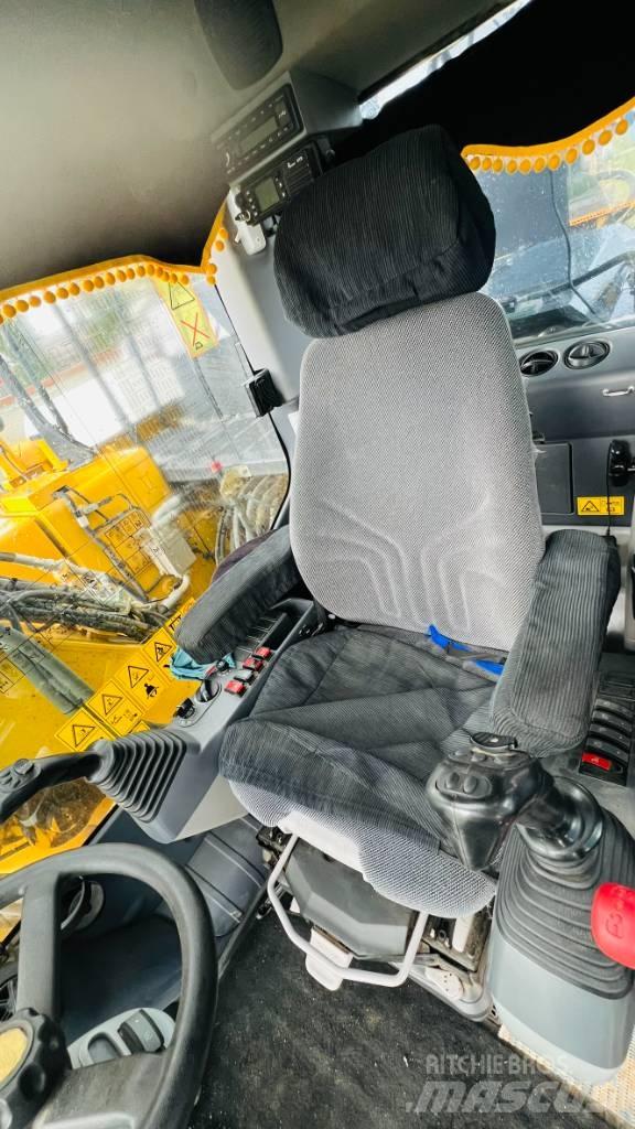 Komatsu PW 158 Kolová rýpadla