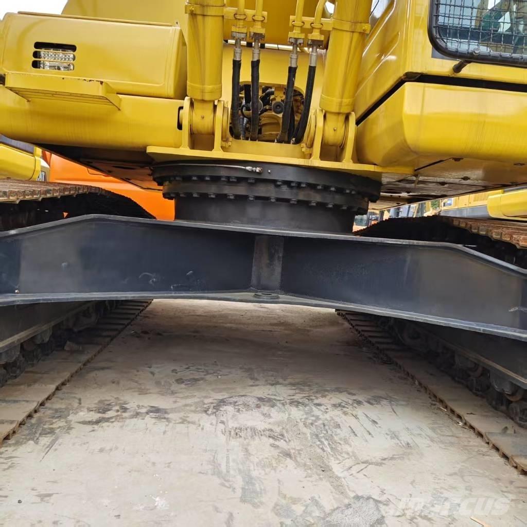 Komatsu PC 220-8 Pásová rýpadla