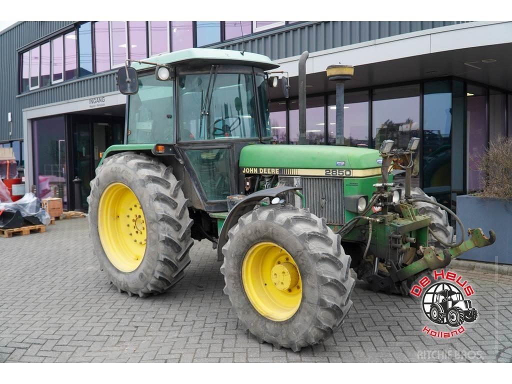 John Deere 2850 Traktory