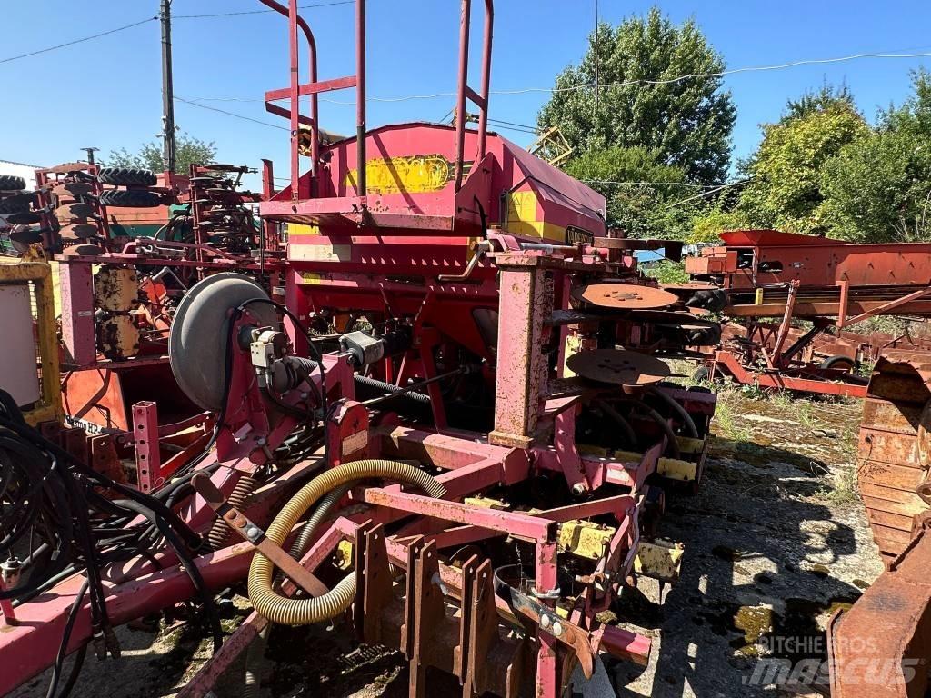 Väderstad Rapid400F Mechanické secí stroje