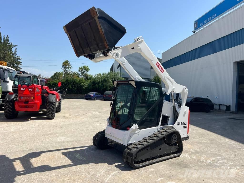 Bobcat T 590 HF Smykem řízené nakladače