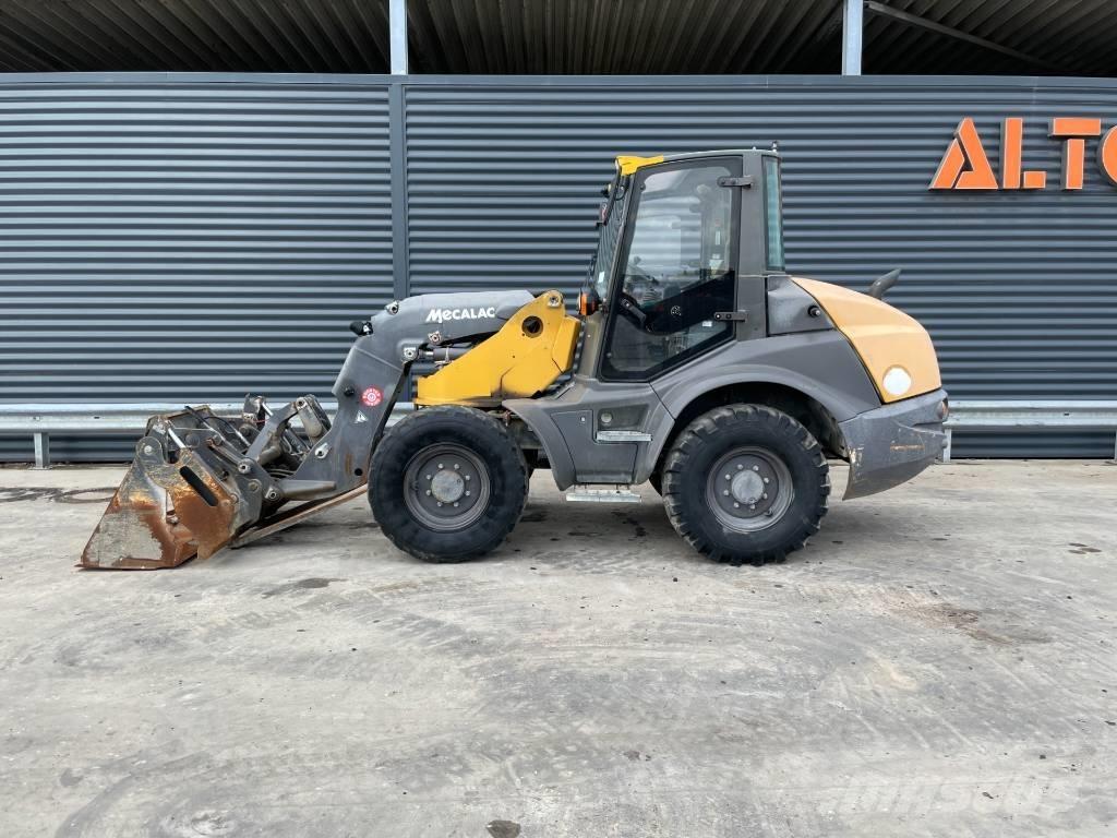 Mecalac AS 700 Kolové nakladače