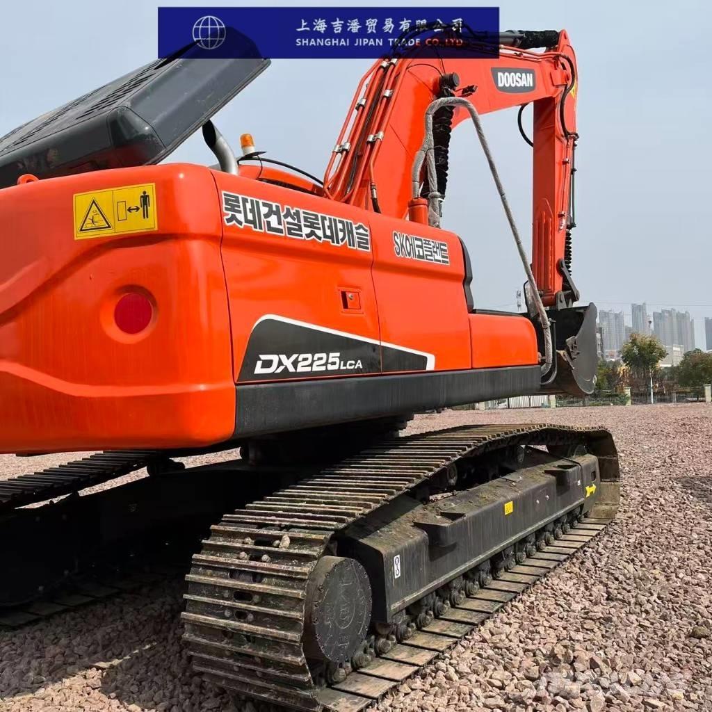 Doosan DX 225 Pásová rýpadla