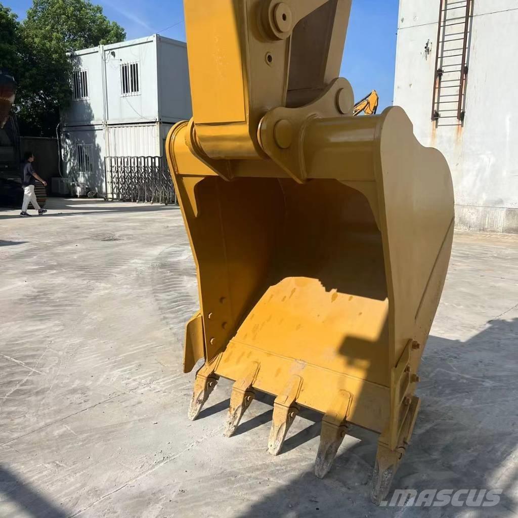 CAT 320d2 Midi rýpadla 7t - 12t